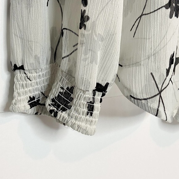 Princess Vera Wang blouse, white and black floral print blouse, Vera Wang blouse - Picture 5 of 8